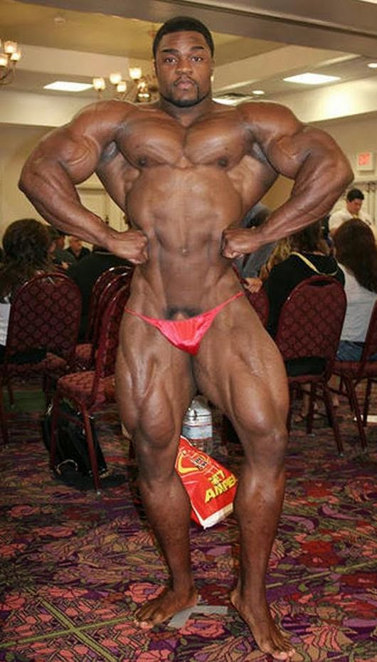 Bodybuilder kleiner penis